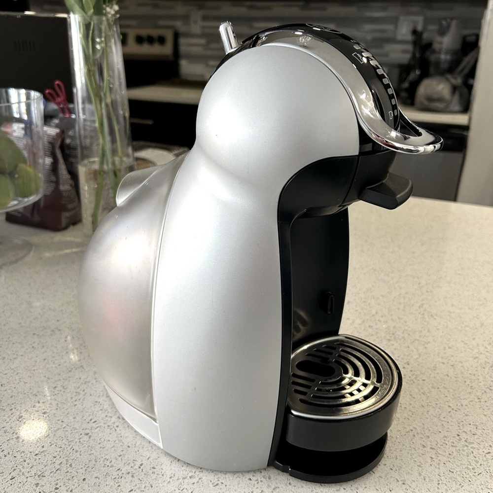 Nescafe dolce gusto coffee pods machine
